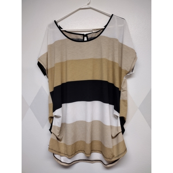 Flower & Feather color block shirt with keyhole back - Picture 1 of 10